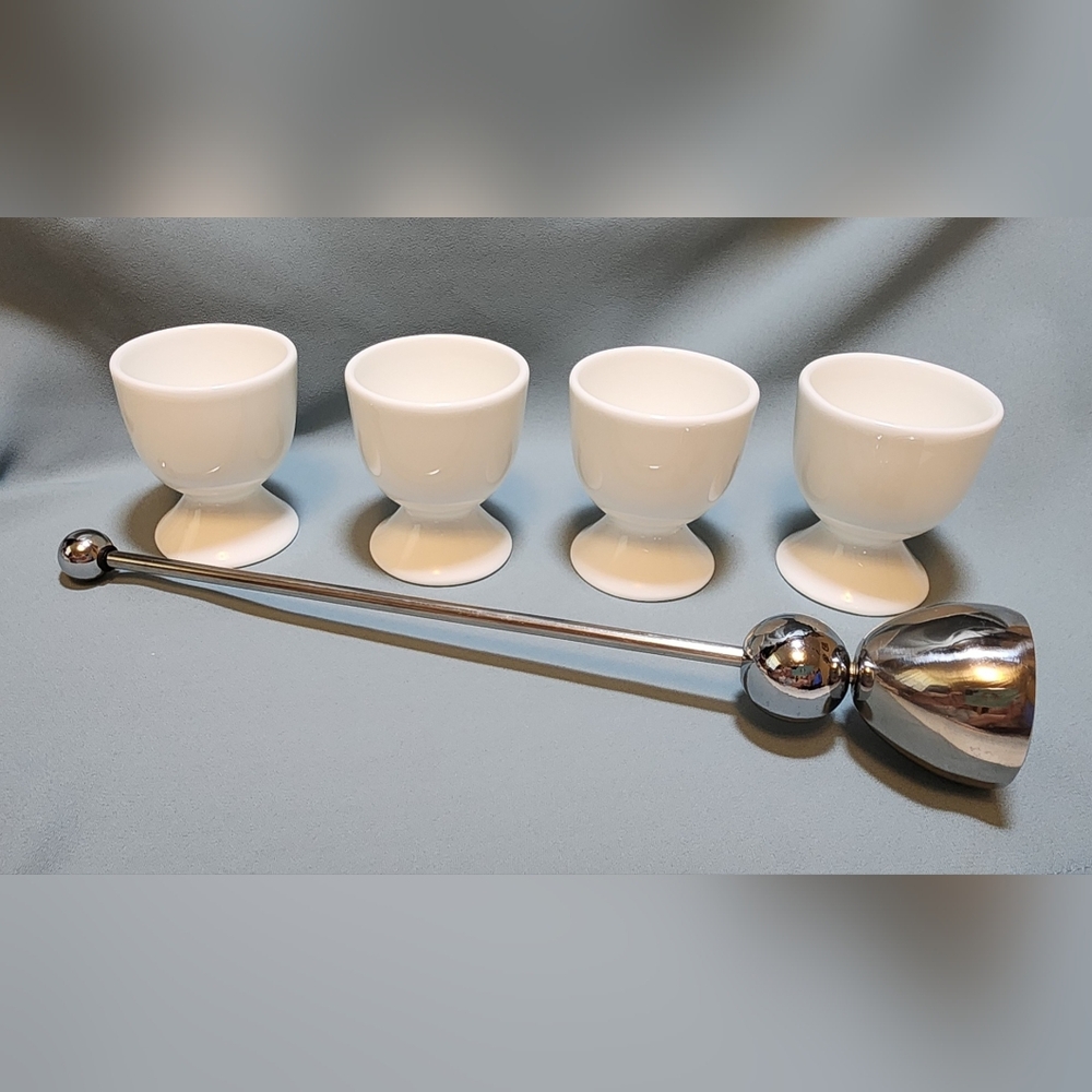 Narumi Egg Cups with Egg Topper – Set of 4 – Royal Coat Design – Made in Japan